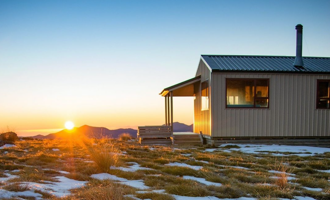 Asbesetos Cottage at sunset in the Kahurangi National Park